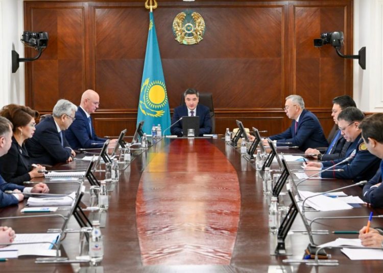 Олжас Бектенов жаңа Конституция жобасын талқылау аясында ақпараттық-түсіндіру жұмыстарын ұйымдастыру бойынша кеңес өткізді