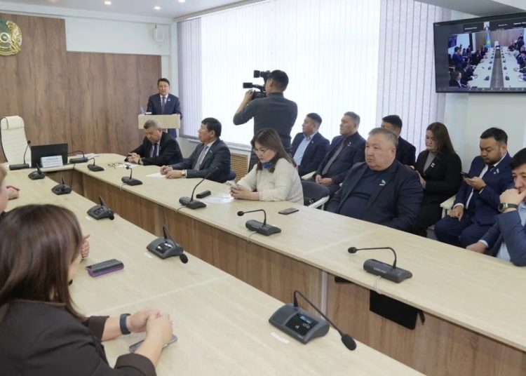 АБАЙ ОБЛЫСЫ МӘСЛИХАТЫНДА ЖАҢА КОНСТИТУЦИЯ ЖОБАСЫ ТАЛҚЫЛАНДЫ