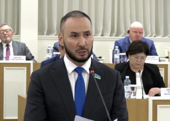 Айдарбек Қожаназаров жаңа Конституцияда ұлттық валюта теңгені бекітуді ұсынды