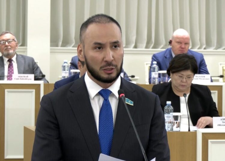 Айдарбек Қожаназаров жаңа Конституцияда ұлттық валюта теңгені бекітуді ұсынды