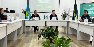 САРАПШЫЛАР КОНСТИТУЦИЯНЫҢ ЖАҢА ЖОБАСЫНА БІРАУЫЗДАН ҚОЛДАУ БІЛДІРДІ