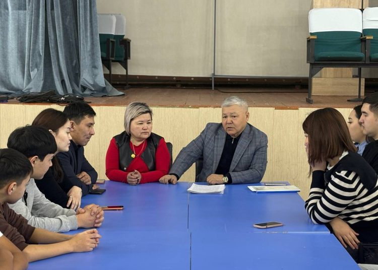 Жастармен кездесу: Конституциялық реформаның маңызы талқыланды