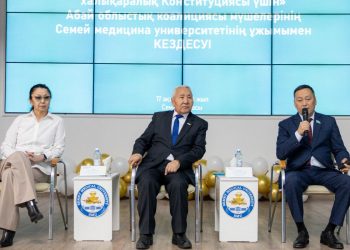 «Әділетті және Прогрессивті Қазақстанның Халықтық Конституциясы үшін!» коалициясының өңірлік филиалының мүшелері медицина университетінің ұжымымен жүздесті