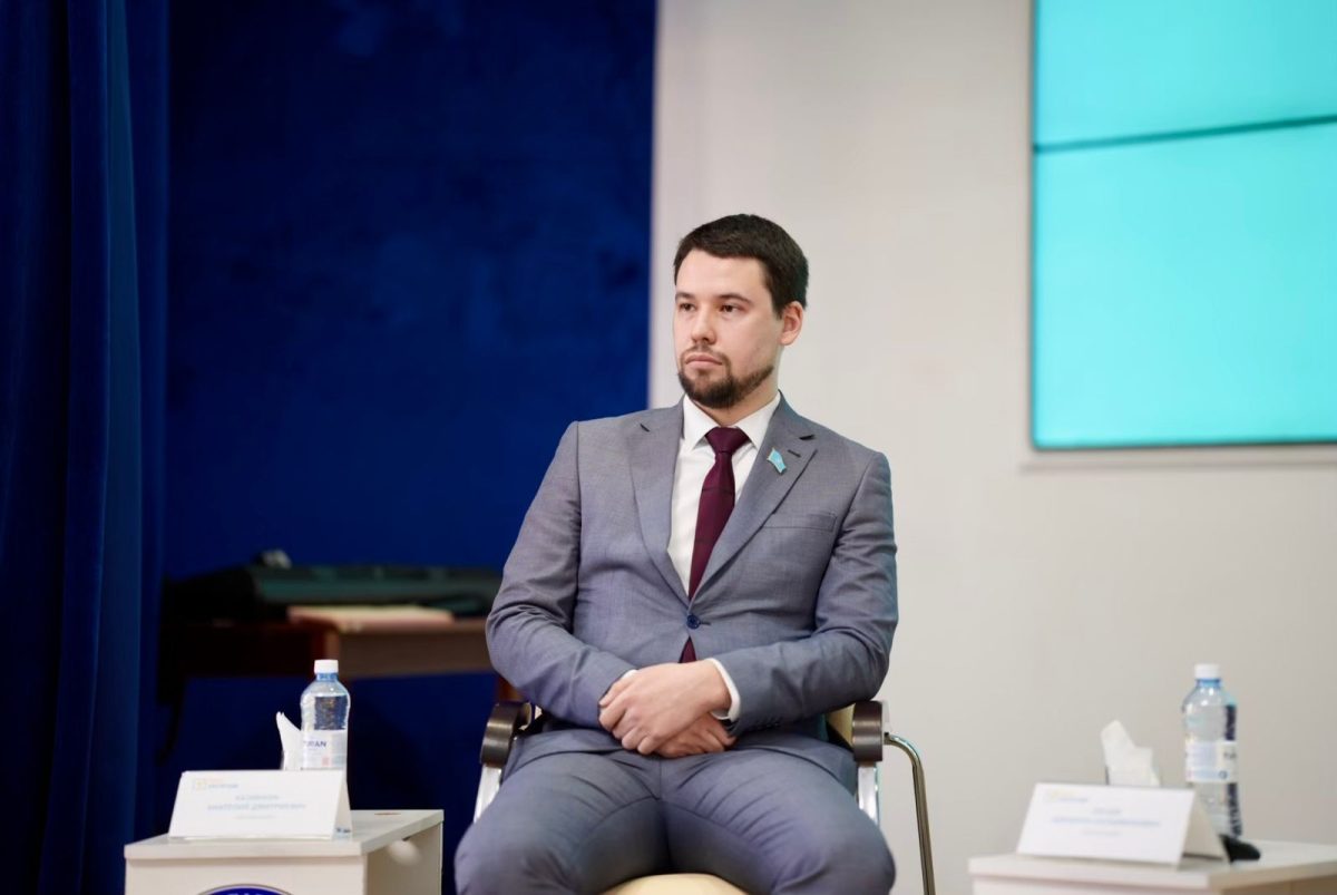 Жаңа Конституция жобасы аясында медицина қызметкерлерінің мәртебесі талқыланды: болашақ дәрігерлермен кездесу