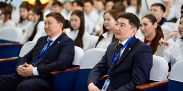 Жаңа Конституция жобасы аясында медицина қызметкерлерінің мәртебесі талқыланды: болашақ дәрігерлермен кездесу