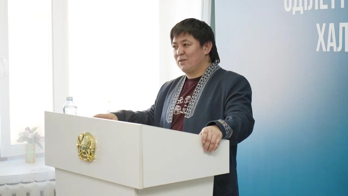 СЕМЕЙДЕ ШЫҒАРМАШЫЛЫҚ САРАЙ ҰЖЫМЫМЕН КОНСТИТУЦИЯ ЖОБАСЫ БОЙЫНША КЕЗДЕСУ ӨТТІ