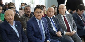 СЕМЕЙДЕ ШЫҒАРМАШЫЛЫҚ САРАЙ ҰЖЫМЫМЕН КОНСТИТУЦИЯ ЖОБАСЫ БОЙЫНША КЕЗДЕСУ ӨТТІ