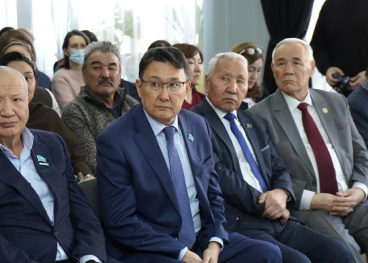 СЕМЕЙДЕ ШЫҒАРМАШЫЛЫҚ САРАЙ ҰЖЫМЫМЕН КОНСТИТУЦИЯ ЖОБАСЫ БОЙЫНША КЕЗДЕСУ ӨТТІ