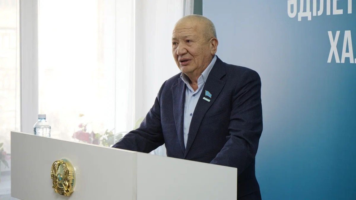 СЕМЕЙДЕ ШЫҒАРМАШЫЛЫҚ САРАЙ ҰЖЫМЫМЕН КОНСТИТУЦИЯ ЖОБАСЫ БОЙЫНША КЕЗДЕСУ ӨТТІ