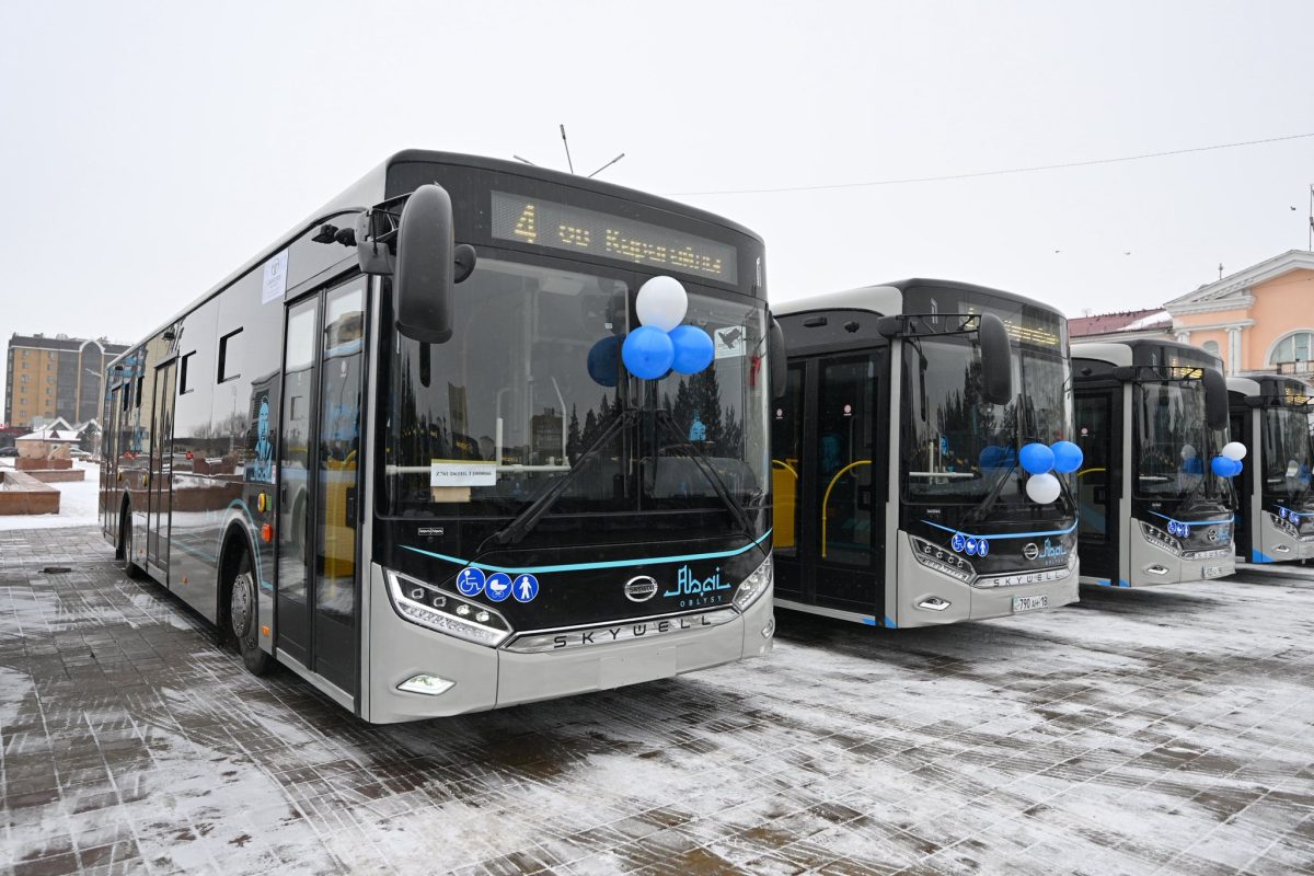 Семейде қоғамдық көлік жаңарып жатыр: қалаға 32 жаңа автобус әкелінді