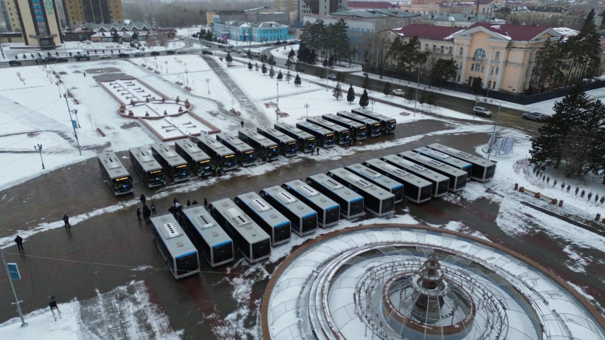 Семейде қоғамдық көлік жаңарып жатыр: қалаға 32 жаңа автобус әкелінді