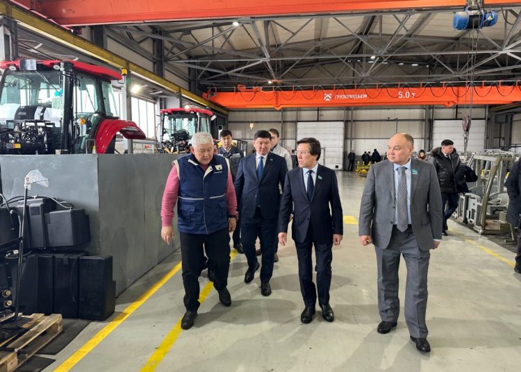 Еңбек адамының мүддесіне қызмет етеді