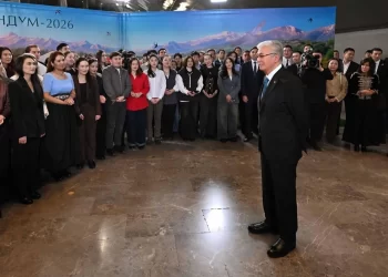 Мемлекет басшысы референдумға белсене қатысқан жастармен әңгімелесті