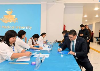 Облыс әкімі референдумда дауыс берді