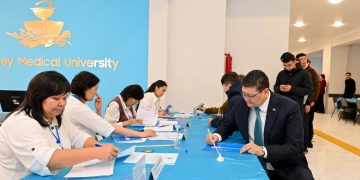 Облыс әкімі референдумда дауыс берді