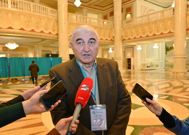 Әзербайжанның ОСК төрағасы Қазақстандағы 50 сайлау учаскесін аралады