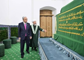 Президент Қасым-Жомарт Тоқаев Қожа Ахмет Ясауи кесенесіне зиярат етті