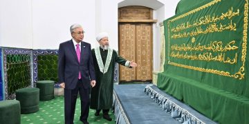 Президент Қасым-Жомарт Тоқаев Қожа Ахмет Ясауи кесенесіне зиярат етті