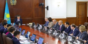 Олжас Бектенов фармацевтикалық және медициналық өнеркәсіпті дамыту мәселелері бойынша Отандық кәсіпкерлер кеңесі отырысын өткізді