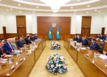 Олжас Бектенов ауыл шаруашылығы техникасын өндіруші әлемдік компаниялармен кездесу өткізді: Қазақстанда өндірісті локализациялау бойынша жаңа келісімдерге қол қойылды