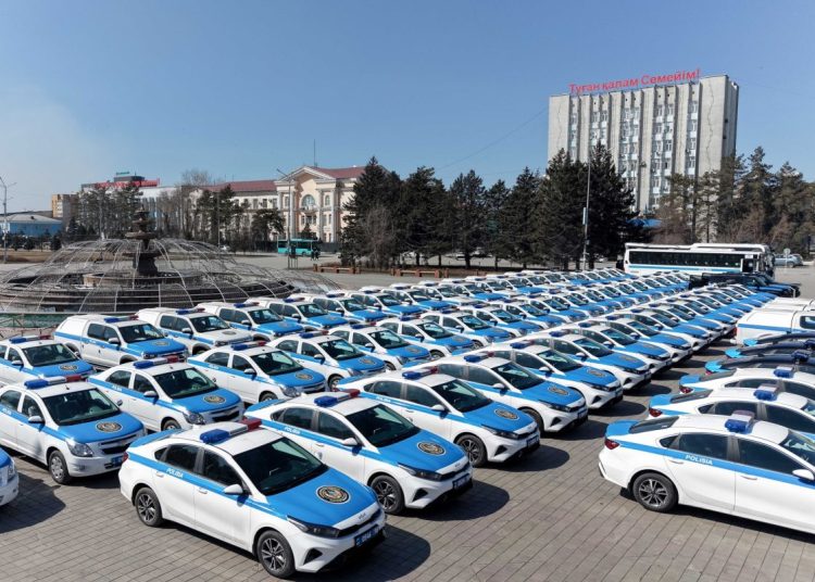 Абай облысында тәртіп сақшыларына 137 қызметтік автокөлік тапсырылды