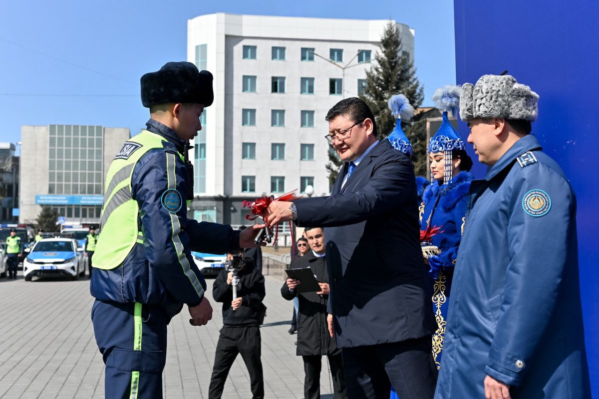 Абай облысында тәртіп сақшыларына 137 қызметтік автокөлік тапсырылды