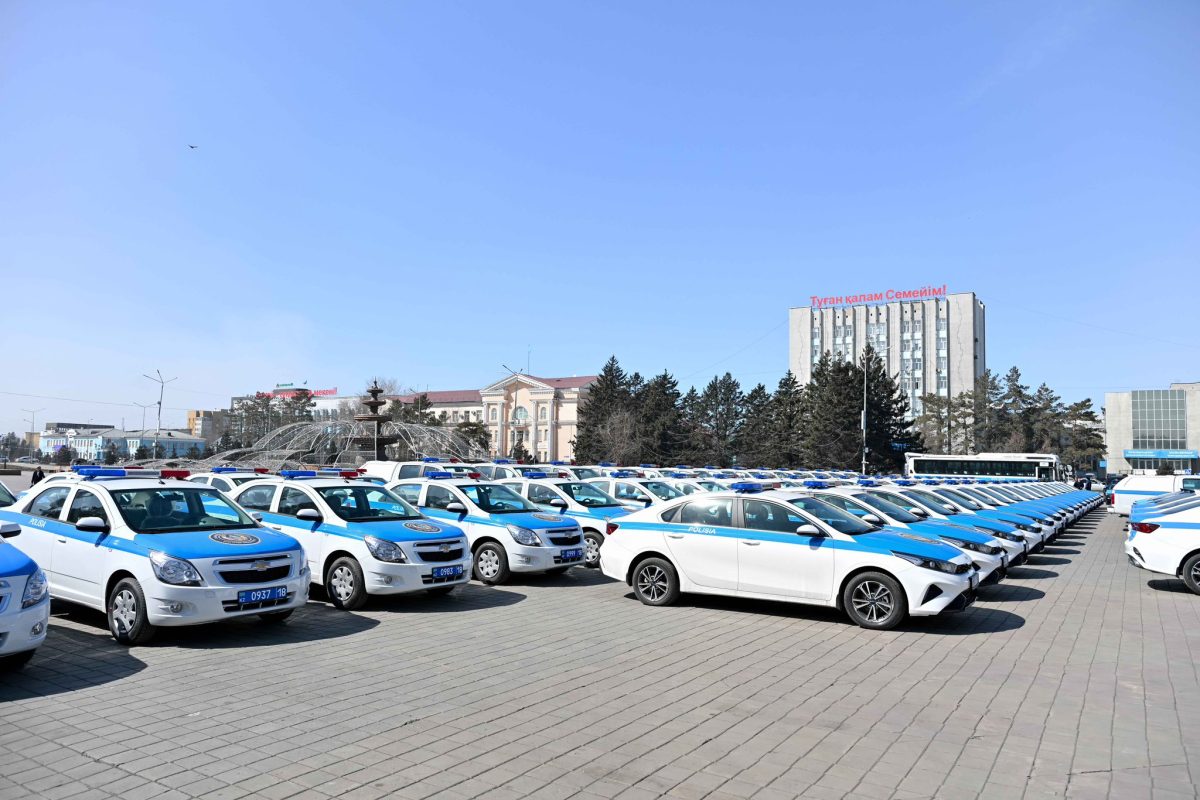Абай облысында тәртіп сақшыларына 137 қызметтік автокөлік тапсырылды