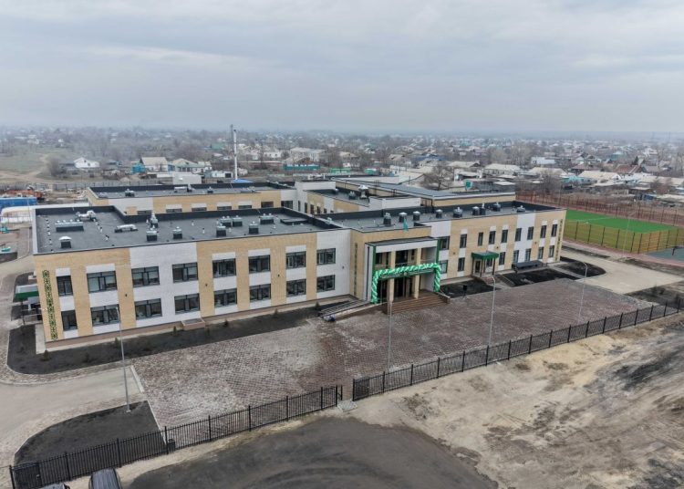 Шығыс кентінде 300 орындық жаңа мектеп ел игілігіне берілді