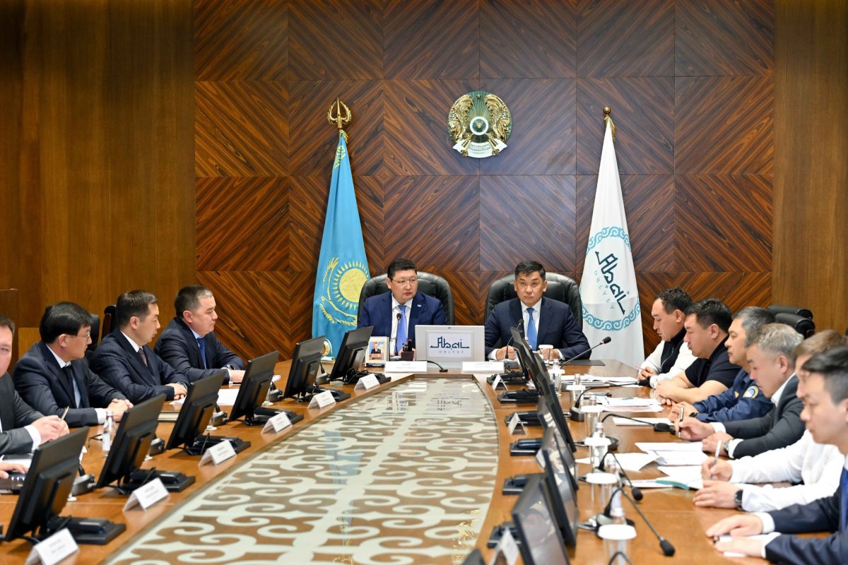 Абай облысында «Бақты – Аягөз» теміржол жобасы мен вокзалдарды жаңарту барысы қаралды