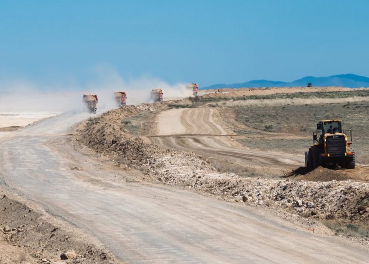 Абай облысында «Бақты – Аягөз» теміржол жобасы мен вокзалдарды жаңарту барысы қаралды