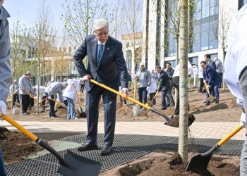 Мемлекет басшысы «Таза Қазақстан» республикалық экологиялық акциясына қатысты