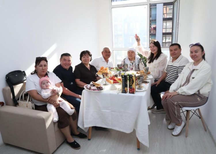 ПРЕЗИДЕНТ ТАБЫСТАҒАН ПӘТЕРЛЕРГЕ ЖАС ҒАЛЫМДАР ҚОНЫСТАНДЫ