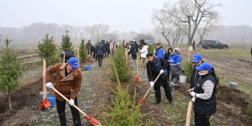 «Самұрық-Қазына» қоры өкілдері Семейде ағаш отырғызу шарасына қатысты