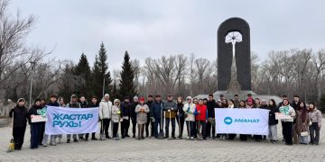 «Таза бейсенбі» акциясы аясында Абай облысында «AMANAT» партиясының мүшелері 2 тоннаға жуық қоқыс шығарды