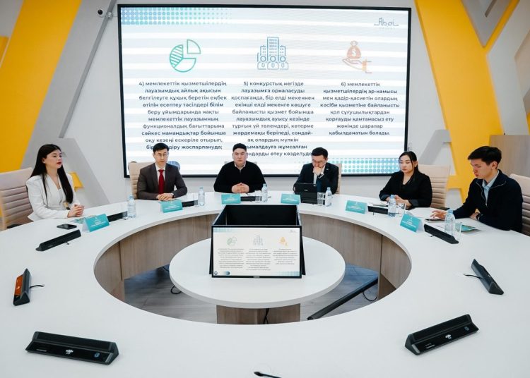 Заң және болашақ: Семейде жастармен кездесу өтті