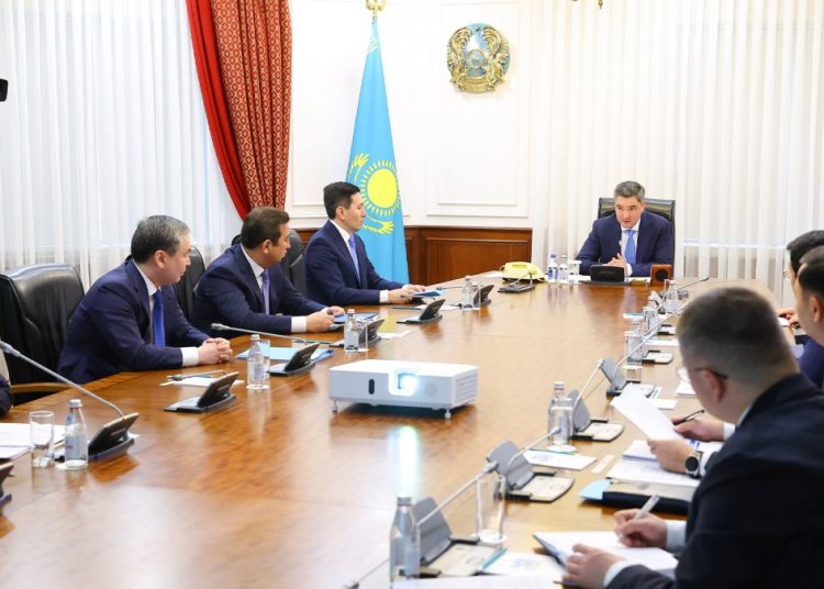 Олжас Бектенов жеңіл өнеркәсіпті дамыту тәсілдерін қайта қарауды тапсырды
