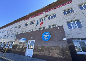 АҚ ХАЛАТҚА АРТЫЛҒАН АМАНАТ: «AMANAT» ПАРТИЯСЫНЫҢ ҚОЛДАУЫМЕН ҚАРАУЫЛ АУЫЛЫНДА МЕДИЦИНА САЛАСЫНДАҒЫ КАДР МӘСЕЛЕСІ ШЕШІМІН ТАБУДА