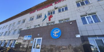 АҚ ХАЛАТҚА АРТЫЛҒАН АМАНАТ: «AMANAT» ПАРТИЯСЫНЫҢ ҚОЛДАУЫМЕН ҚАРАУЫЛ АУЫЛЫНДА МЕДИЦИНА САЛАСЫНДАҒЫ КАДР МӘСЕЛЕСІ ШЕШІМІН ТАБУДА