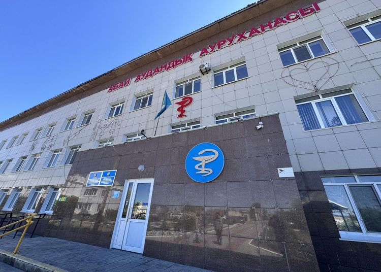 АҚ ХАЛАТҚА АРТЫЛҒАН АМАНАТ: «AMANAT» ПАРТИЯСЫНЫҢ ҚОЛДАУЫМЕН ҚАРАУЫЛ АУЫЛЫНДА МЕДИЦИНА САЛАСЫНДАҒЫ КАДР МӘСЕЛЕСІ ШЕШІМІН ТАБУДА