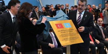 Қазақстан мен Түркия президенттері Қожа Ахмет Ясауи атындағы мектептің ашылу рәсіміне қатысты