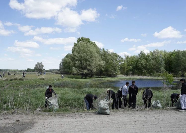 «Таза қала – таза орта»: Семейдегі Водный кентінде тазалық акциясы өтті