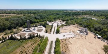 Бейбітшілік аралындағы тарихи кешен жаңартылып, жаңа қоғамдық кеңістікке айналуда