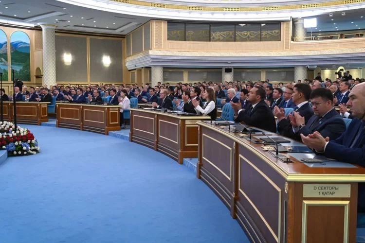 Президент сегізінші шақырылым депутаттарының жұмысына баға берді