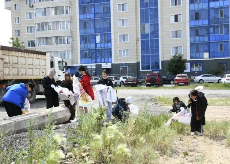 «Таза Қазақстан»: Астанада бір топ жас экологиялық акция өткізді