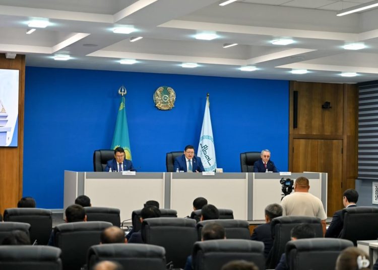 Абай облысында жаңа Конституцияның ресми басылымын табыстау рәсімі өтті