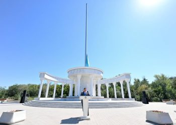 Семейде 35 метрлік Ту тұғыры орнатылған Рәміздер алаңы ашылды