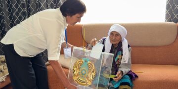 99 жастағы кейуана дауыс беріп, азаматтық белсенділіктің үлгісін көрсетті