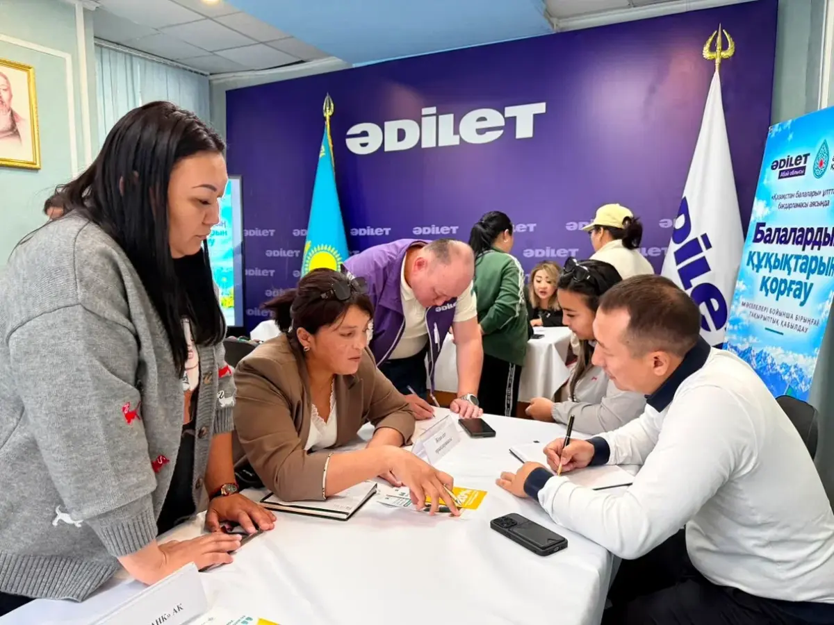 Абай облысында «Әділет» партиясының қоғамдық қабылдауында балалар мен отбасылардың мәселелері қаралды